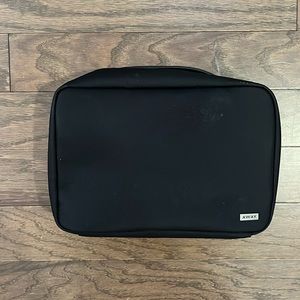 Away Hanging Cosmetic Case